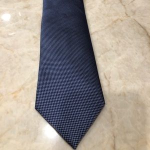 BRIONI PRISTINE CONDITION 100% silk tie. Blue/blk